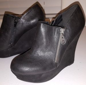 GUESS Wedge boots